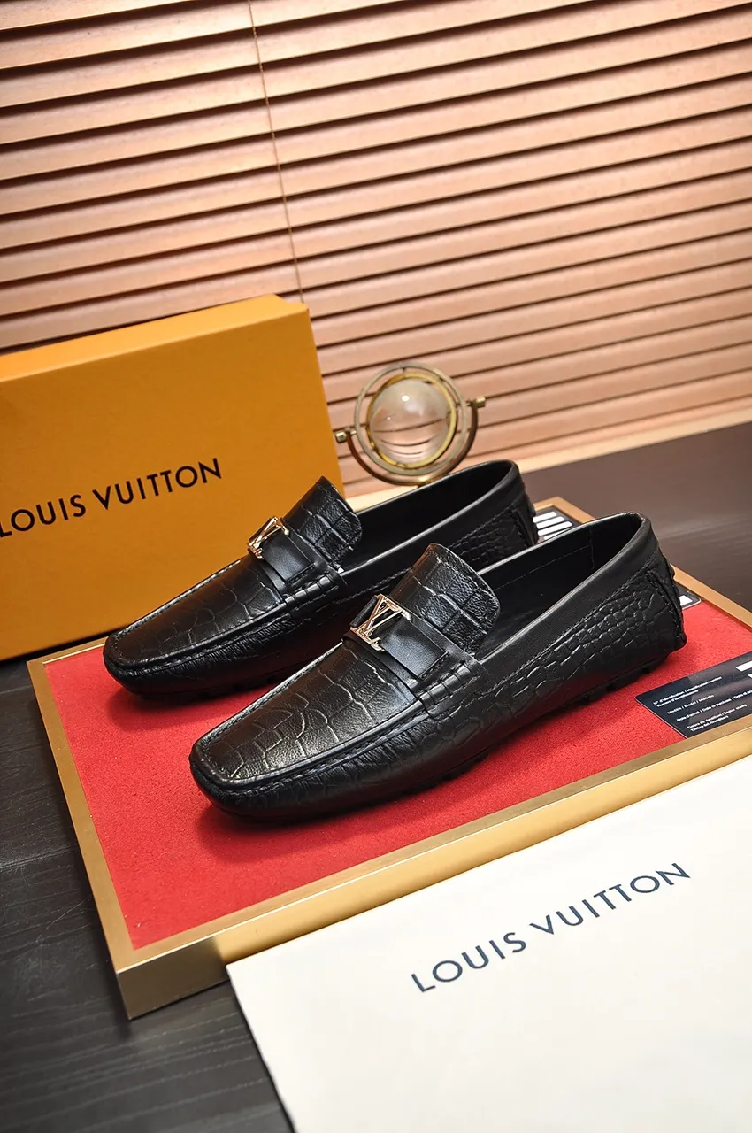 Men's men's shoes 💰420💶 [LV Doudou shoes] (water-dyed cowhide lining) new model is on the market, available on the official website. The new Doudou shoes are processed into single-color materials, and the uppers are made of imported horsehide leather. The body of the shoe is fully hemmed with mark thread, and is lined with imported original cowhide leather. The elegant shoe shape is super suitable for all-matching, and the size is 38-44.